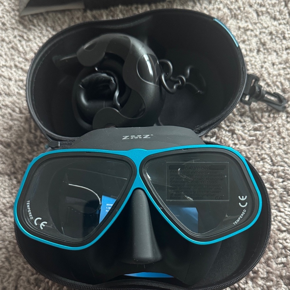 Zmz dive Blue and Black VR/AR Mask with Carry Case